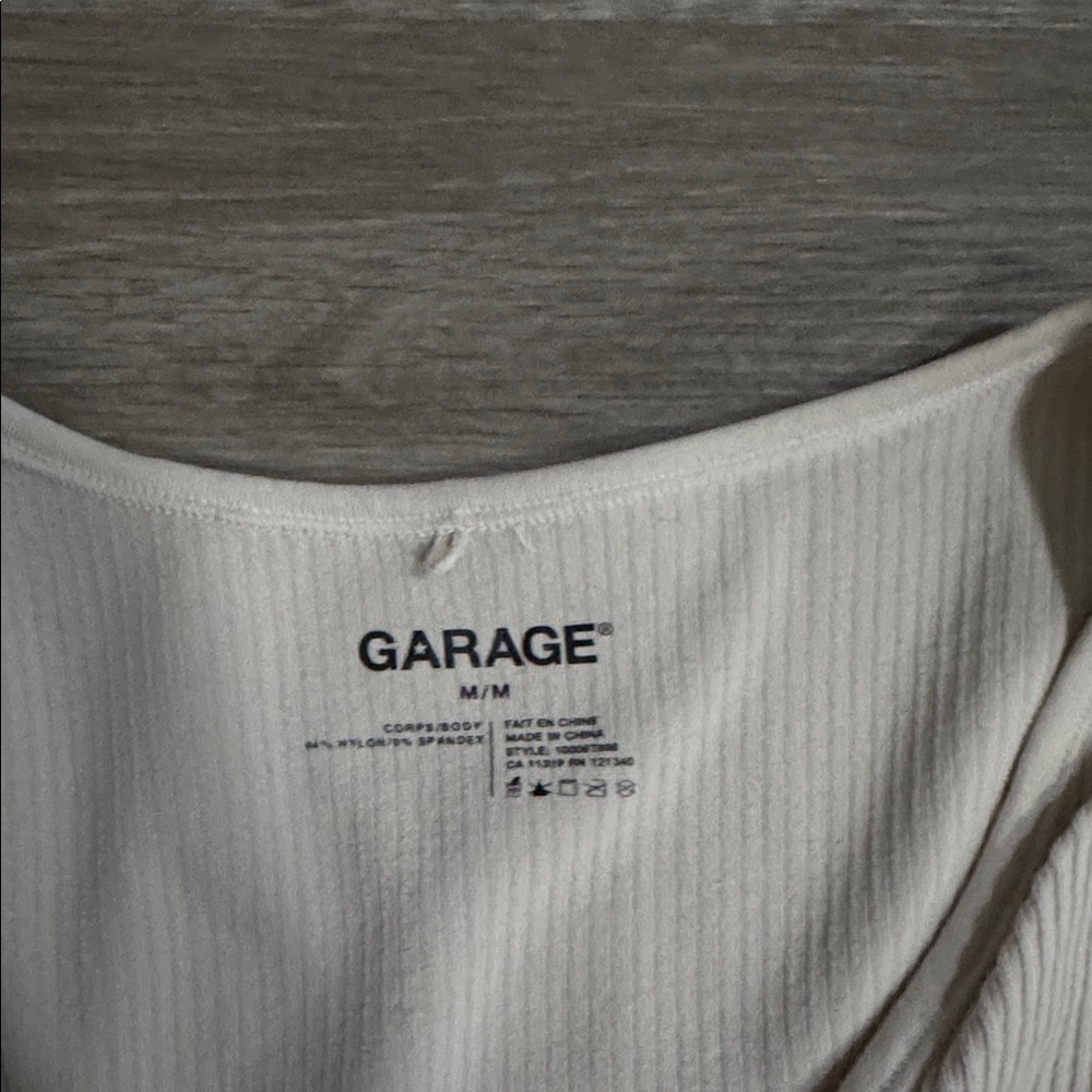 Garage Twist Front Seamless Crop Top - Picture 5 of 5